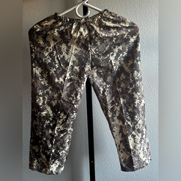 Pants - Medium capris